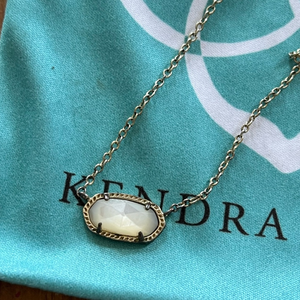 Kendra Scott Elisa tarnished mother of pearl necklace - Picture 2 of 4